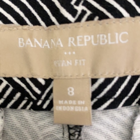 Banana Republic cuffed shorts - Picture 2 of 4